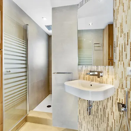 In With Pool Apartment *